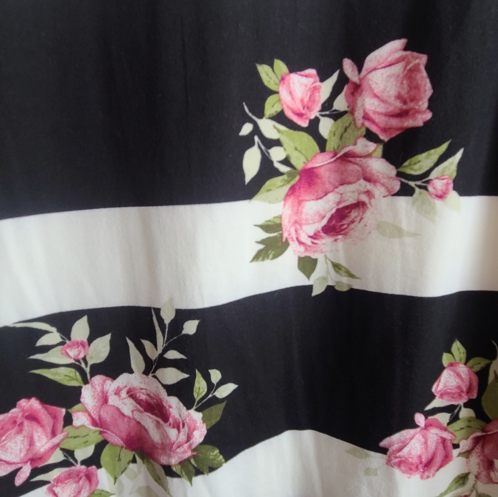 Juniors MRT 1030 size large mini dress w/black/white stripes w/ pink flowers - Picture 4 of 6